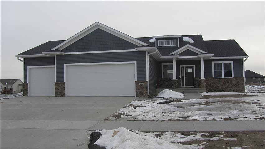 1st image of 880 Grouse Ln