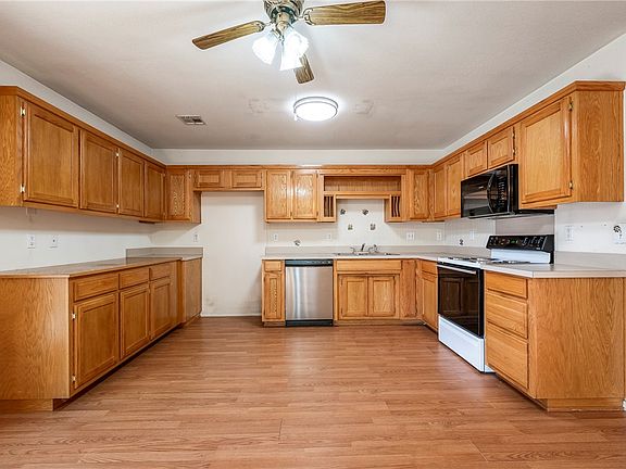 4th image of 22 Harborough Dr