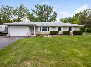 18085 W Thornapple Ln, New Berlin, WI 53146