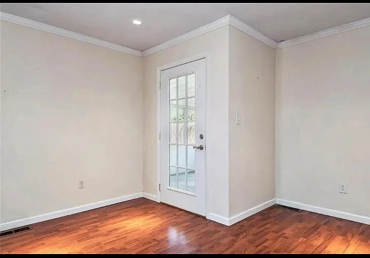 1204 Clairmont Ln — Photo 3
