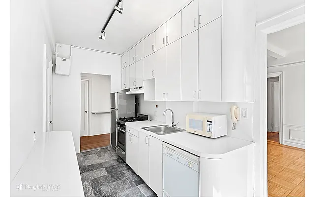 Sold by Douglas Elliman | media 17