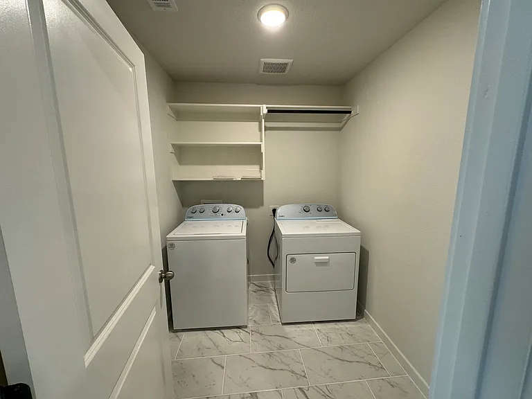 1454 Everett Gardens Way — Photo 4