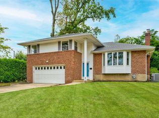 710 Bach Ct, Westbury, NY 11590