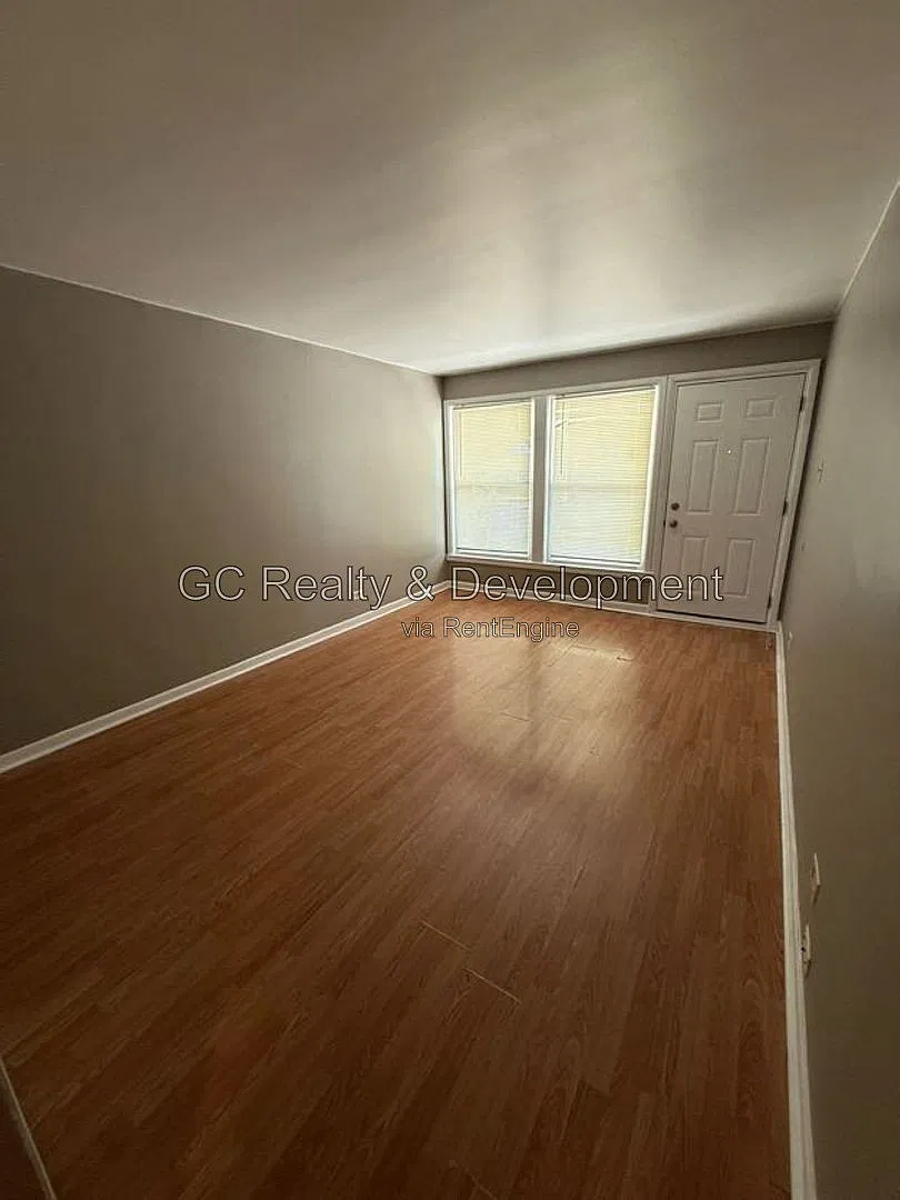 2 bed, 1.0 bath, 744 sqft, $1,275 — Photo 2
