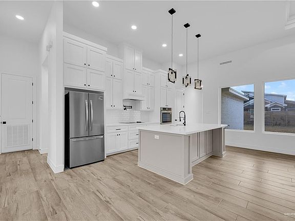 5th image of 531 Demi St