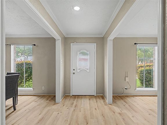 3rd image of 794 Thicket Ln