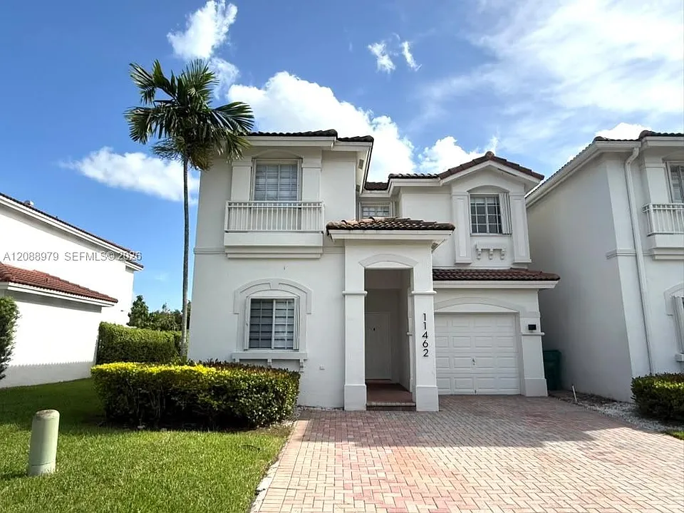 11462 NW 69th Ter
