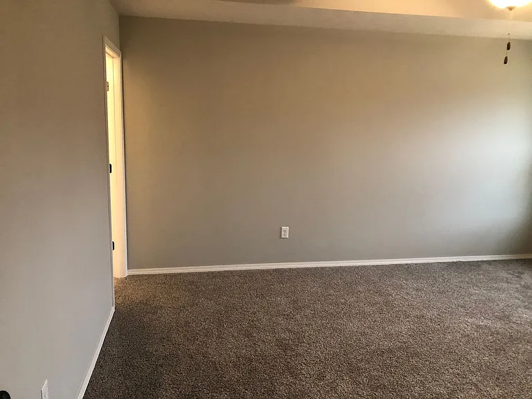 1421 Drayton Ct — Photo 8