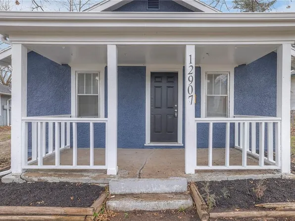 12907 8th St, Grandview, MO 64030