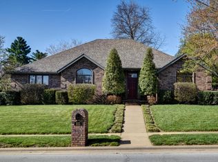 915 E Gaslight Dr, Springfield, MO 65810