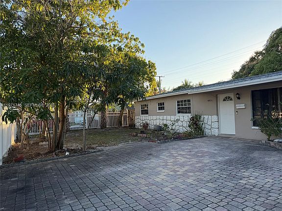 2nd image of 4431 NE 1st Ter