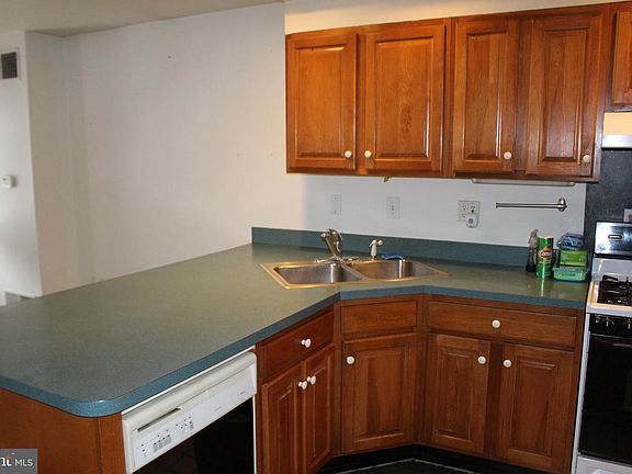 4th image of 145 E Market St
