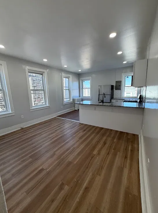 3 bed, 1015 sqft, $1,595 — Photo 2