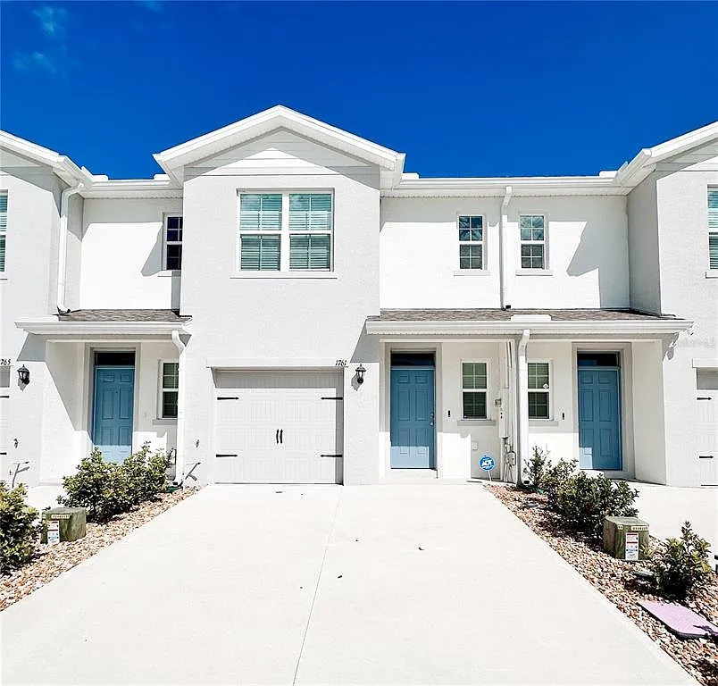 3 bed, 2.5 bath, 1488 sqft, $2,000 — Photo 1