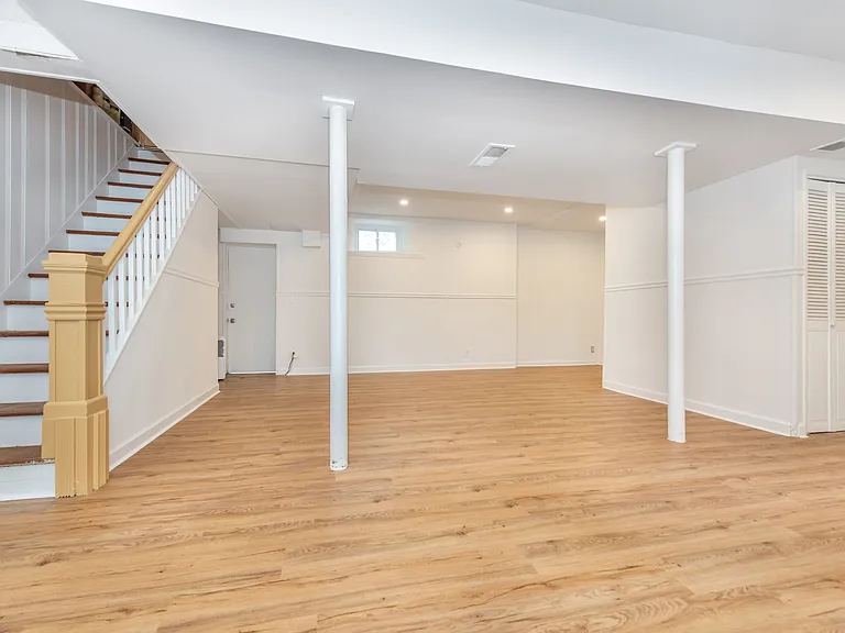 22 Roosevelt Ave — Photo 18