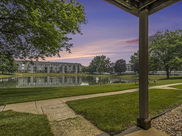 Indian Lakes Apartments — Photo 30