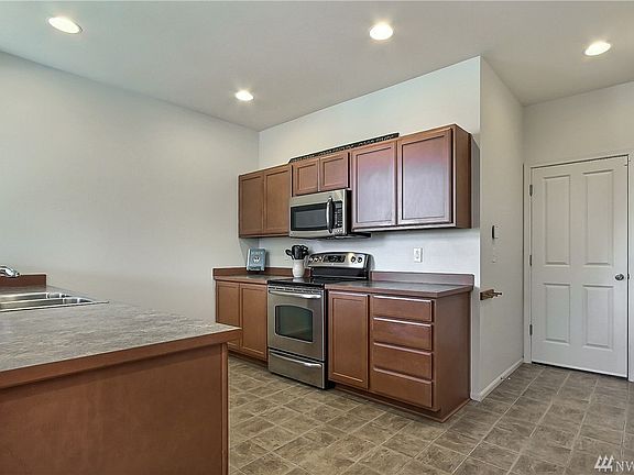 5th image of 805 Fenway Ln SW
