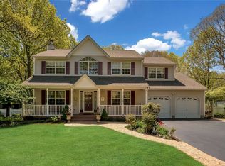 8 Cully St, Pt Jefferson Station, NY 11776