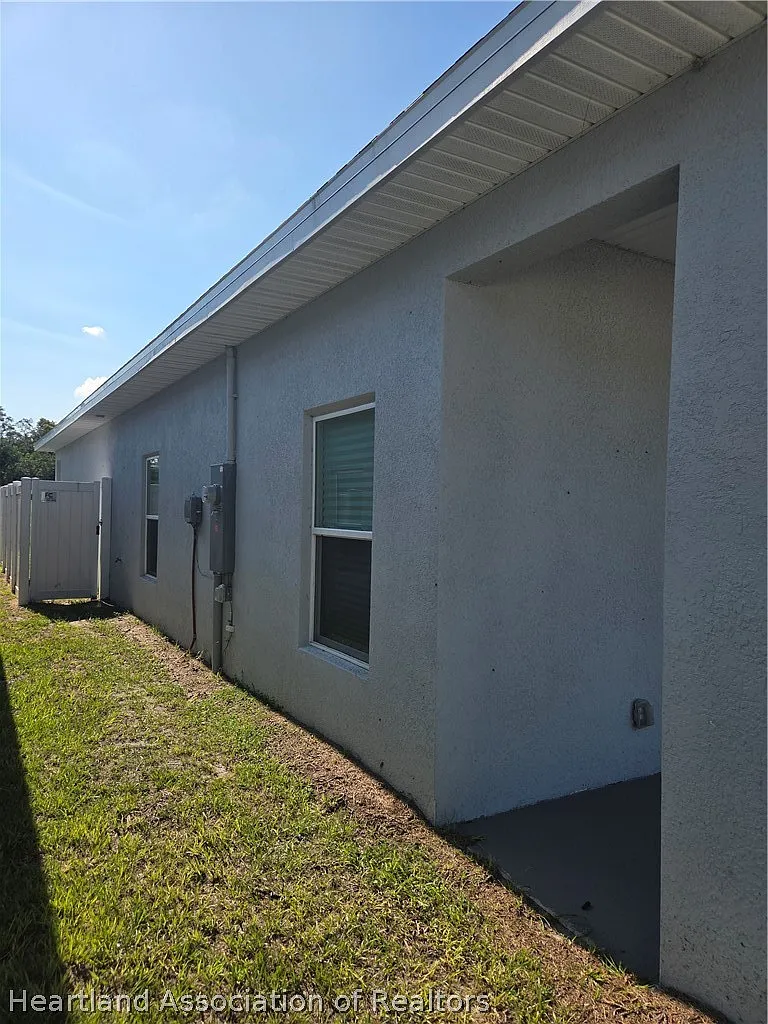 3 bed, 2.0 bath, 1270 sqft, $1,700 — Photo 3