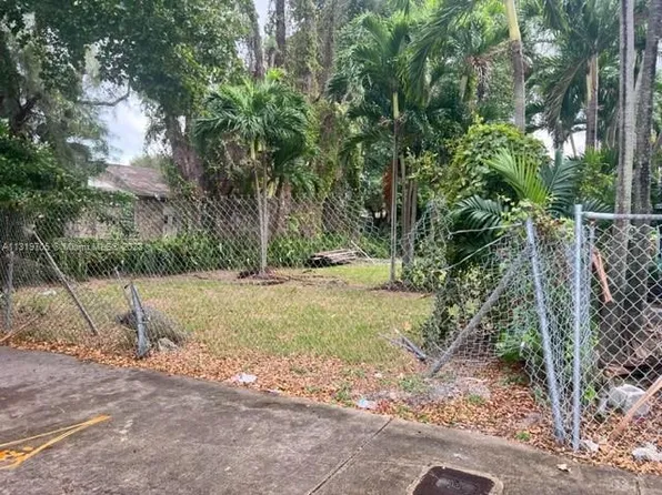 1520 NW 46th St, Miami, FL 33142