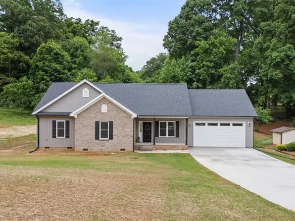 1075 Canyon Dr, Rural Hall, NC 27045