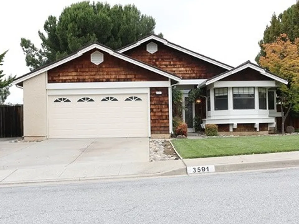 3591 Woodley Dr