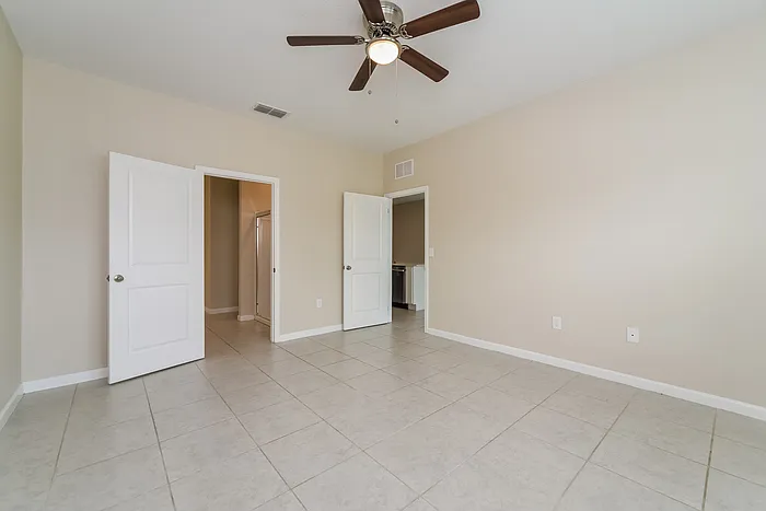 324 Kenilworth Dr — Photo 10