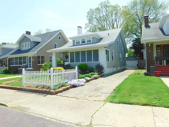3rd image of 1328 E Hillcrest Pl