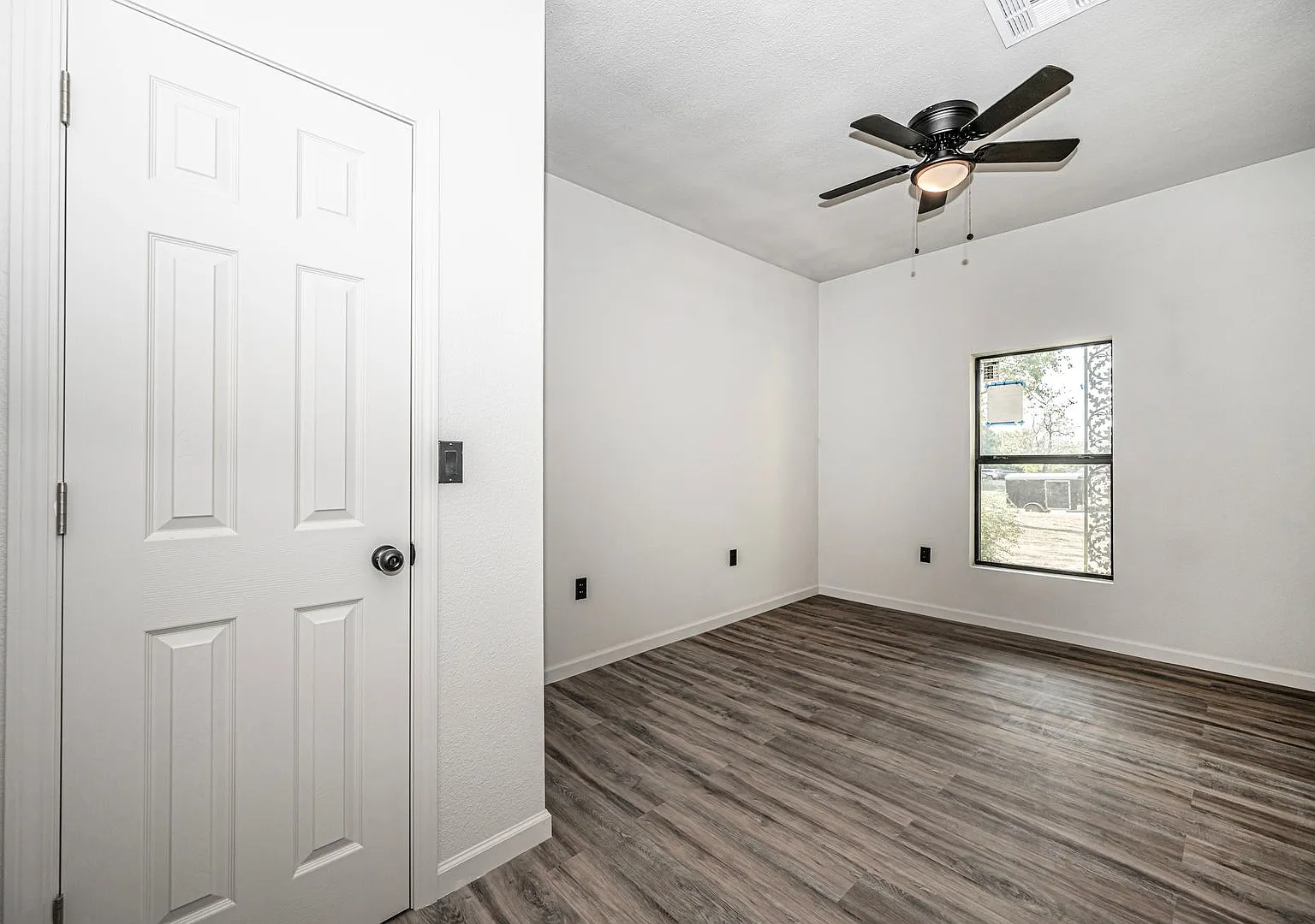 731/735 8th Yellow Duplex — Photo 4
