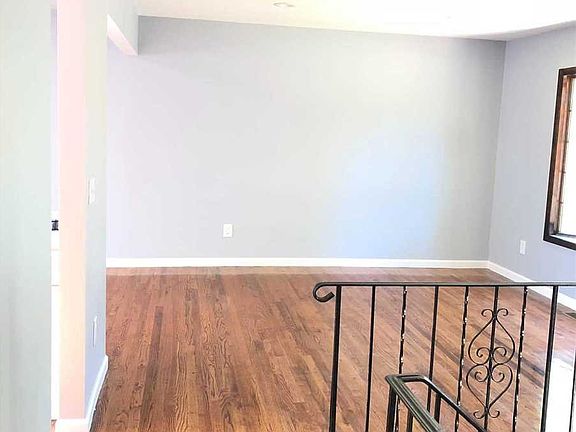 4th image of 267 Estelle Ave