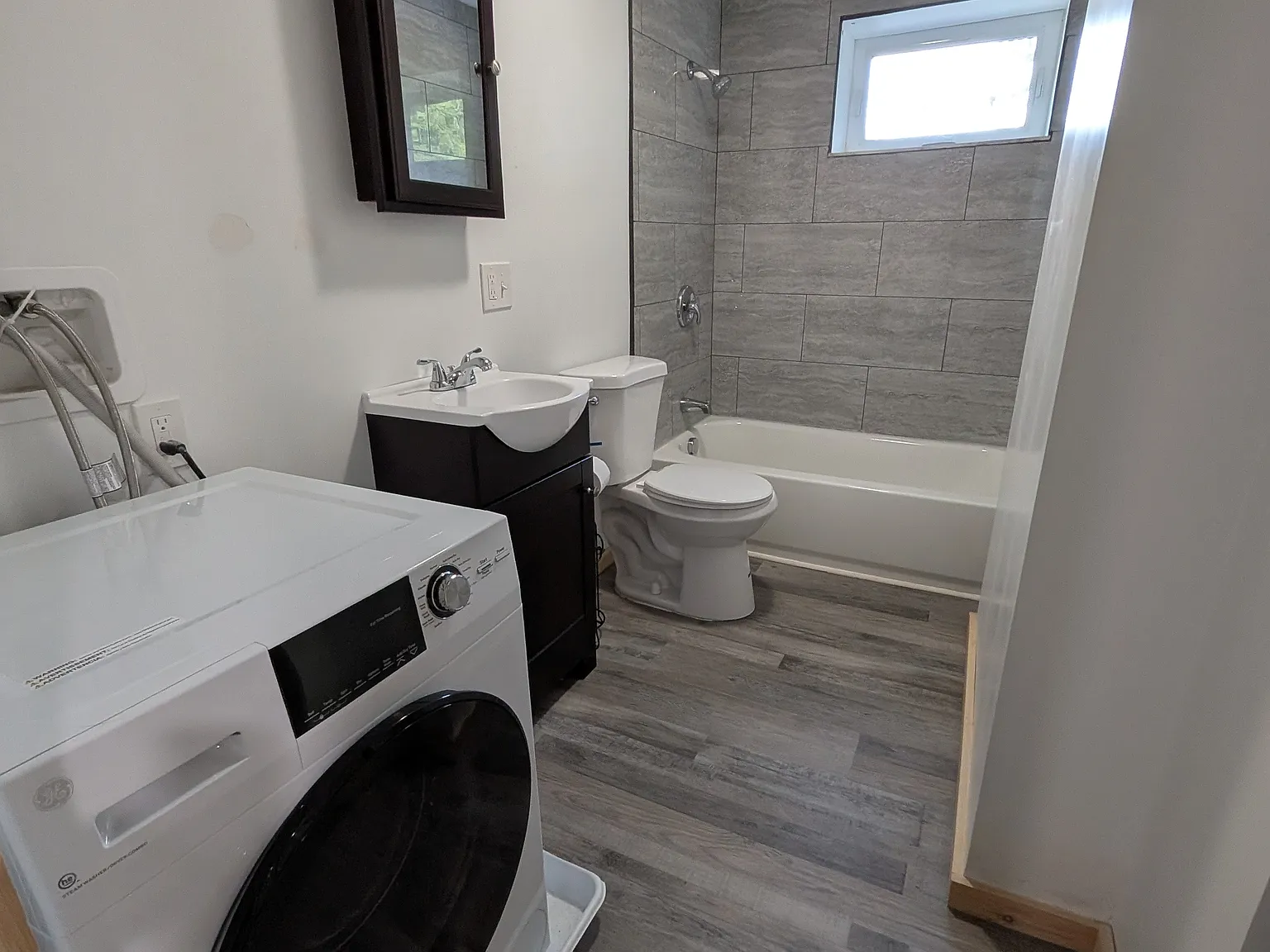 3 bed, 1000 sqft, $1,800 — Photo 4