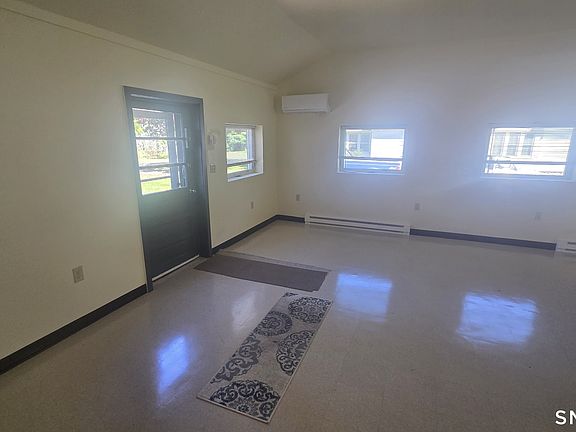 4th image of 361 Pomeroy Ave