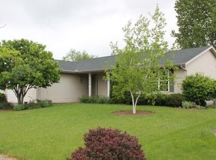 250 Oakbrook Dr, Lake Mills, WI 53551