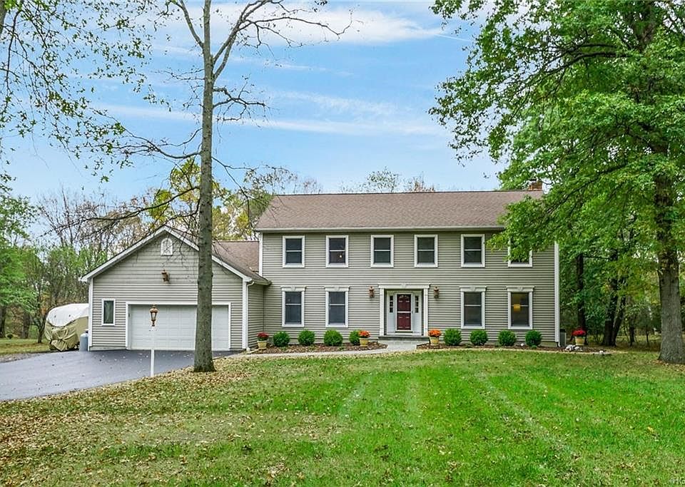 1st image of 13 Wagner Dr