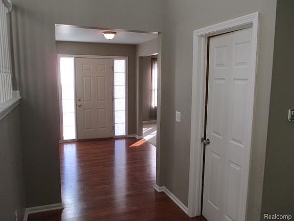 5th image of 885 Patricia Place Dr