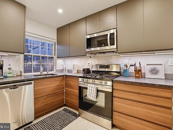 5th image of 1233 Potomac St NW