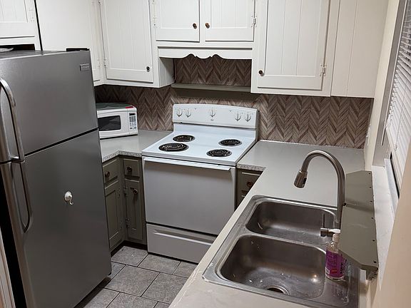 3rd image of 107 Westall St