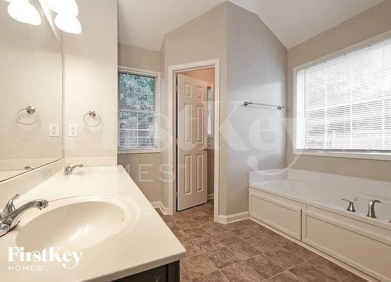 3810 Riversong Dr — Photo 11