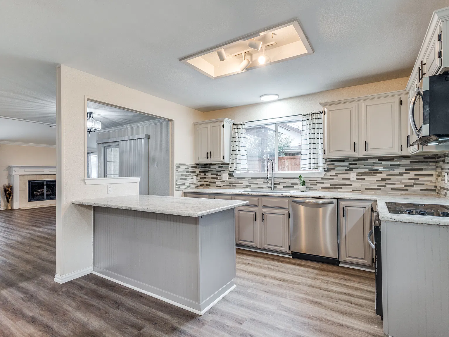 5 bed, 2255 sqft, $3,000 — Photo 2