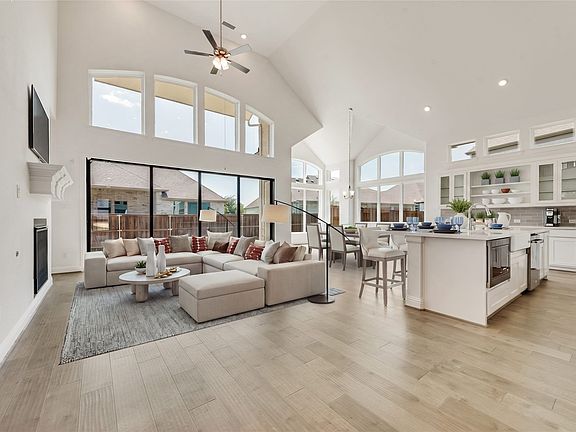 2nd image of 2807 Augustus Way