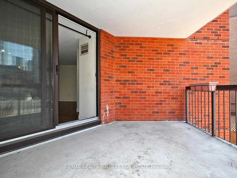 77 Maitland Pl #207 — Photo 16