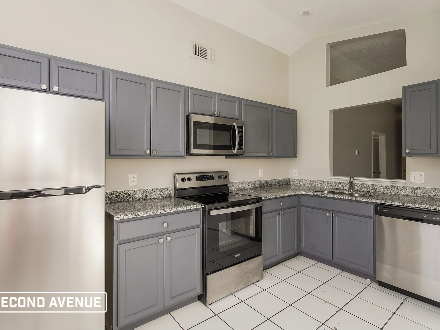 4 bed, 2.0 bath, 1177 sqft, $2,095 — Photo 2
