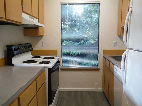 5th image of 10008 NE 117th Ct