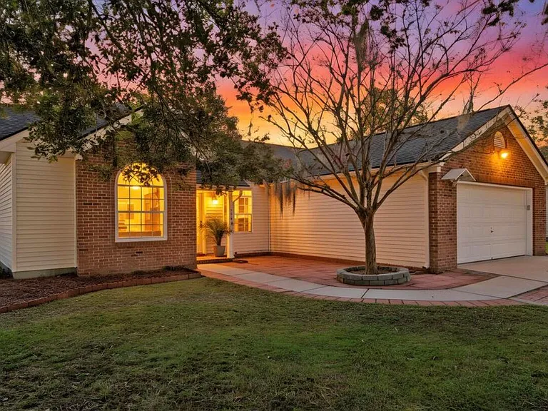 7186 Windmill Creek Rd — Photo 3