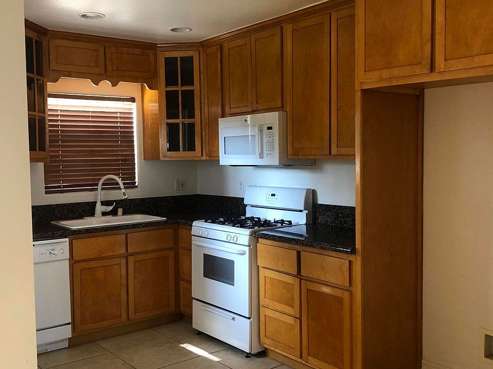 2nd image of 3463 Roselawn Ave