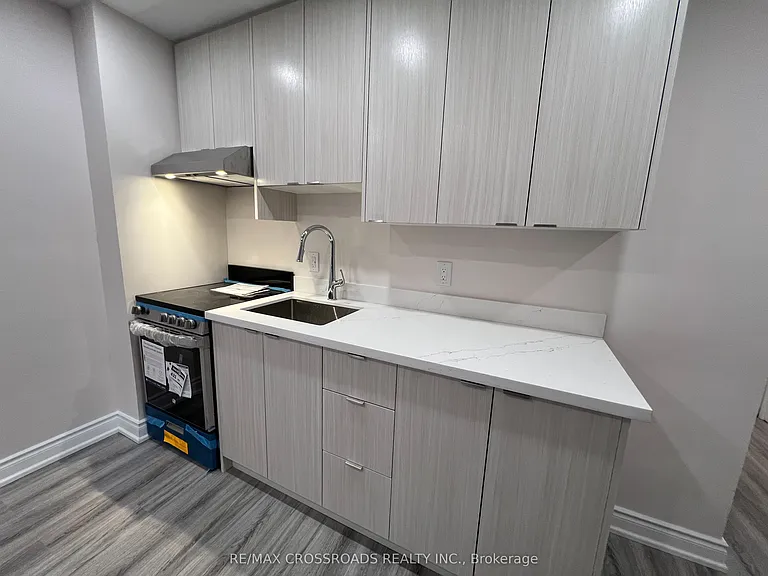 1324B Gerrard St E #1 — Photo 5
