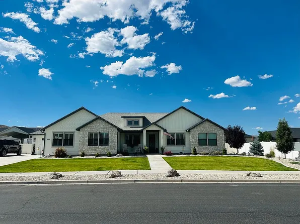 888 W Torrey Pines Dr, Richfield, UT 84701