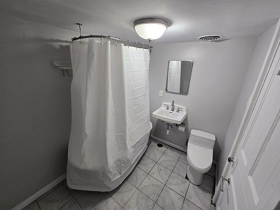 3rd image of 3139 W School St #G