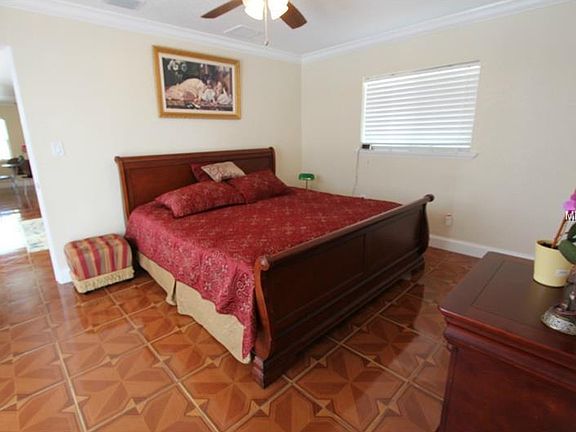 5th image of 2125 Dolphin Blvd S