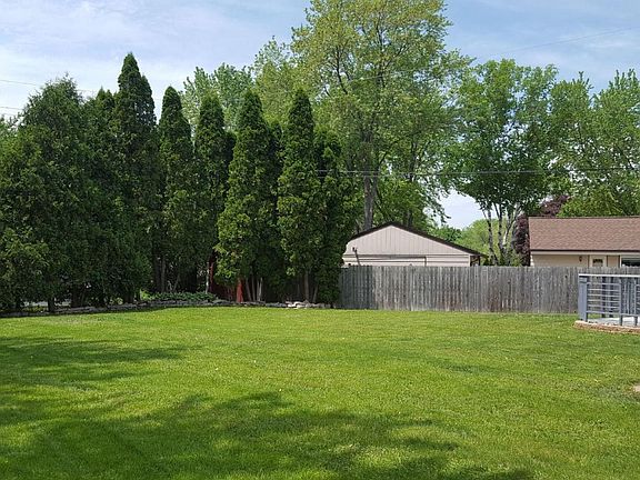 4th image of 8065 N 51st St